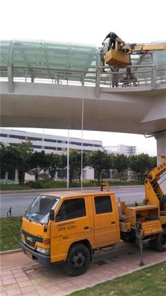 高空作業(yè)解決方案專家 花都譽恒機械提供外墻玻璃清洗及吸污服務