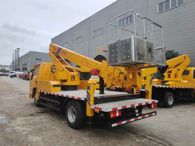 登高車、25慶鈴高空作業(yè)車、國六直臂高空作業(yè)車與清洗吸污車 現代城市作業(yè)的多功能利器